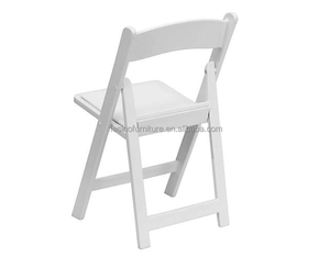 كرسي من البلاستيك البلاستيكي رخيص الثمن باللون الأسود قابل للطي للاستخدام في الأماكن الخارجية في حفلات الزفاف - Product Image 3