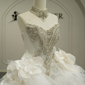 Robe de mariée grande taille de style moderne de haute qualité Gt26043, décolleté cœur, traîne chapelle, appliques en dentelle, 100 % polyester - Product Image 5