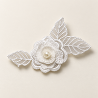 Vente en gros d'appliques de fleurs en organza perlées 3D, patch en dentelle brodée blanche pour voile de mariée, robe de mariée et décoration de vêtements