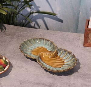 Bandeja de cerámica de calidad alimentaria con divisiones para servir surtido de bocadillos y aperitivos, disponible para la venta. - Product Image 2