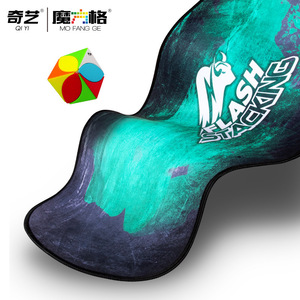 Tapete de entrenamiento para apilamiento rápido de cubos, tapete de goma antideslizante y duradero para práctica de apilamiento rápido de cubos de Rubik, unisex para jóvenes. - Product Image 3
