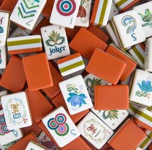 En stock – Nouveaux articles de <span class=keywords><strong>plage</strong></span> – Mini jeu de Mahjong de voyage de luxe en acrylique gravé à 4 couches, 160 tuiles rouges, édition américaine - Product Image 3