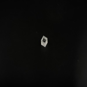 Haoxuan Prisme Cube Diviseur de Faisceau Personnalisé 50/50 avec Revêtement Matériel Personnalisable pour Instruments Optiques <span class=keywords><strong>Laser</strong></span> Service OEM/ODM - Product Image 1