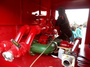 Hoge Kwaliteit Sinotruk Howo 4X4 4X2 Gloednieuwe Zware <span class=keywords><strong>Fire</strong></span> Fight <span class=keywords><strong>Truck</strong></span> Brandbestrijding Sprinkler Water Tank Pomp <span class=keywords><strong>Truck</strong></span> hot Koop - Product Image 6