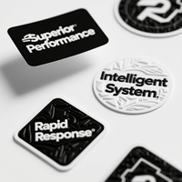 Autocollant laminé personnalisé en velours doux au toucher, noir mat, logo 3D, étiquette UV en vinyle gaufré, autocollants en relief épais pour l'électronique