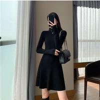 Robe midi noire de luxe en maille à fines bretelles pour femme, nouvelle collection automne-hiver, amincissante, col semi-montant, coupe trapèze courte, jupe de base