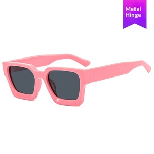 Lunettes de soleil carrées UV400, nouvelle collection <span class=keywords><strong>2022</strong></span>, tendance <span class=keywords><strong>populaire</strong></span> sur <span class=keywords><strong>TikTok</strong></span> et Xiaohongshu, pour femmes - Product Image 5