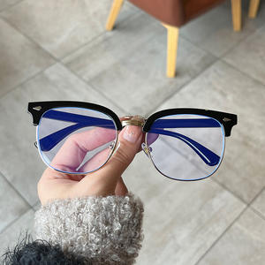 Gafas de Sol Retro con Montura Negra de Media Montura, Unisex, Marco Metálico, Protección UV400, Estilo con Remaches Cuadrados C4-6240 - Product Image 4