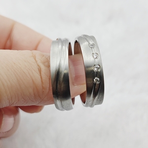 Matrimonio americano e <span class=keywords><strong>anelli</strong></span> di promessa di fidanzamento per coppie in acciaio inox senza ruggine senza dissolvenza signore e <span class=keywords><strong>signori</strong></span> adatti - Product Image 4