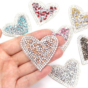 Parche <span class=keywords><strong>de</strong></span> corazón <span class=keywords><strong>de</strong></span> diamantes <span class=keywords><strong>de</strong></span> imitación <span class=keywords><strong>para</strong></span> ropa, Parche <span class=keywords><strong>de</strong></span> hierro en varios colores con motivo <span class=keywords><strong>de</strong></span> cristal Hotfix <span class=keywords><strong>para</strong></span> bolsos, pantalones y zapatos, venta directa <span class=keywords><strong>de</strong></span> fábrica - Product Image 3