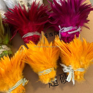 <span class=keywords><strong>Plumas</strong></span> <span class=keywords><strong>de</strong></span> Gallo Teñidas en Tira <span class=keywords><strong>de</strong></span> 4-6'' para Atado <span class=keywords><strong>de</strong></span> Moscas, Disfraces <span class=keywords><strong>de</strong></span> <span class=keywords><strong>Plumas</strong></span> <span class=keywords><strong>de</strong></span> Pollo, Artesanías <span class=keywords><strong>de</strong></span> Joyería como Pendientes y Decoraciones para Prendas <span class=keywords><strong>de</strong></span> Baile - Product Image 3