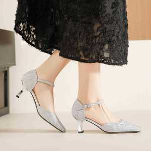 Zapatos Mary Jane 6888E con Punta en Pico, Tacón Bajo, Parte Superior Brillante, Correa Única con Hebilla Decorativa, Tendencia de Moda - Product Image 1