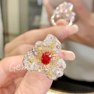 เบาะตัดเพชรรูปกุหลาบแดงขนาด18นิ้วเหมาะสำหรับใส่แหวนแต่งงานของผู้หญิงตามสั่ง - Product Image 1