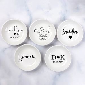 Plateau en céramique rond pour bagues, style minimaliste, sans minimum de commande, idéal pour les mariages et les fêtes - Product Image 1