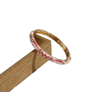 Bracelet jonc ouvert en alliage plaqué or, style palais géométrique, émaillé, pour femme - Vente en gros usine - Product Image 5