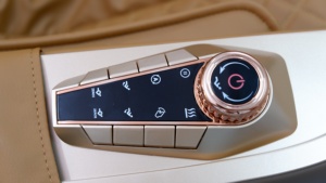 Chinas Bester Luxus 2025 High-End Elektrischer 4D 3D Zero Gravity Ganzkörper-Streckmassagestuhl für Heimwellness - Product Image 3