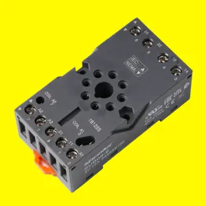 Shenler SUB08-E Manufacturer supplier 2021 new multi-standard screw hybrid socket universal plug power module 5-24 220v RH4B-U