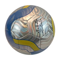 Ballon de football de formation en PVC taille 5, surface métallique argentée brillante à variation graduelle, par Sporting Products