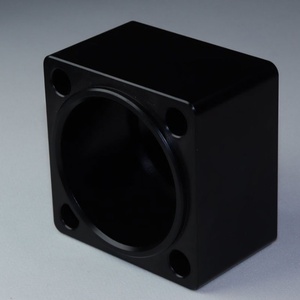 Carcasa Cuadrada de Aluminio Anodizado Negro, Mecanizada por CNC, para Servicios de Fresado, con 4 Orificios de Montaje - Product Image 1