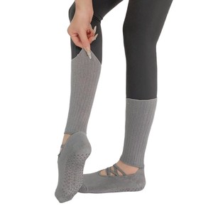 Calcetines de yoga antideslizantes profesionales para mujer, color gris, absorbentes del sudor, para Pilates, Fitness, danza y deportes - Product Image 4