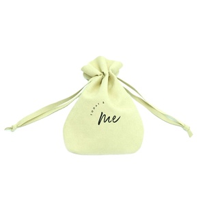 Bolsa de Joyería de Microfibra Beige con Cordón y Diseño y Logotipo Personalizados - Product Image 4