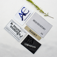 Ensemble de vêtements pour femmes noires, étiquettes compostables, polyester tissé, lavable, pliage à l'extrémité, faible MOQ, logo personnalisé, vêtements de marque privée