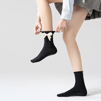 Chaussettes de Pilates en dentelle française personnalisées avec nœud en ruban, chaussettes de yoga antidérapantes pour femmes, chaussettes de danse de ballet, OEM ODM