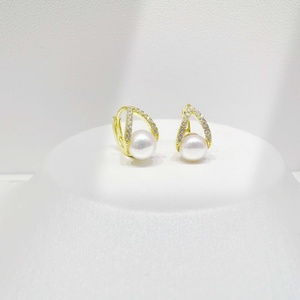 Boucles d'oreilles créoles en argent sterling 925 plaqué or, perles et pierres précieuses, style minimaliste vintage pour femme, pour tous les jours et mariages. - Product Image 2