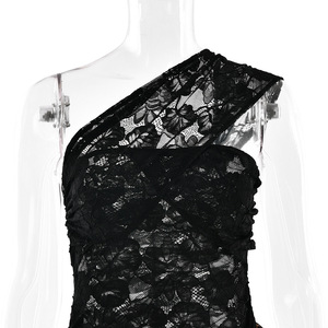 Abito da donna elegante nero in pizzo intrecciato con stampa leopardata, scollo a barca, design irregolare, lavabile ed ecologico - Product Image 5