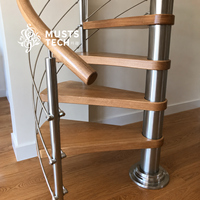 Escalier en colimaçon moderne de style minimaliste pour appartement, avec planification d'installation par un fabricant spécialisé