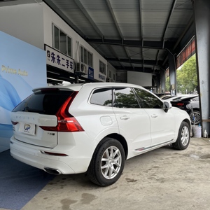 2021 <span class=keywords><strong>XC60</strong></span> <span class=keywords><strong>T5</strong></span> 2.0T Automatique Essence Turbo Sièges en Cuir Conduite à Gauche Euro VI 250-300PS Feux Diurnes LED R17 Intérieur Sombre - Product Image 4