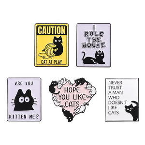 Nueva llegada <span class=keywords><strong>Tarot</strong></span> forma de tarjeta lindo gatito broche de Metal insignia precaución gato en juego I regla la casa rectángulo esmalte solapa Pin - Product Image 1