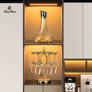 Support à verres à vin en laiton de style européen avec tige en cristal, jusqu'à 4 verres, design minimaliste, décoration intérieure - Product Image 4