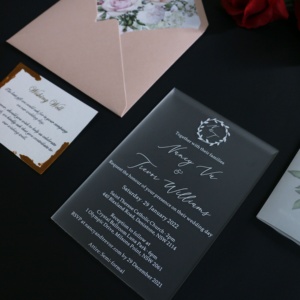 Tarjeta de invitación personalizada para fiesta de boda, papel acrílico esmerilado con diseño Floral con manga de terciopelo - Product Image 3