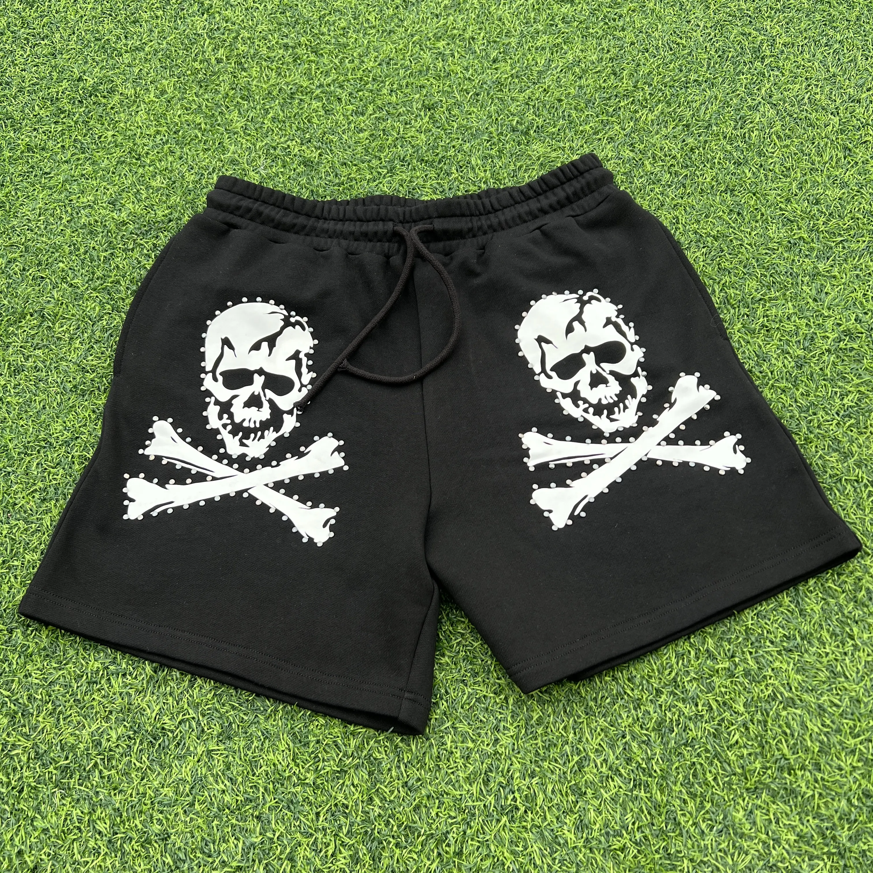 Algodón pesado Dobladillo crudo Ripped Plain Fleece Streetwear Skull Print Shorts Sports Cordón Cargo Joggers Shorts con remaches
