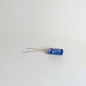 Condensador Electrolítico Original Genuino <span class=keywords><strong>25V</strong></span> 100μF - Product Image 4