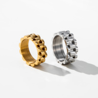 YF2645 Bagues empilables délicates et étanches, style chaîne cubaine, en acier inoxydable plaqué or 18 carats, larges, bombées, type bracelet de montre