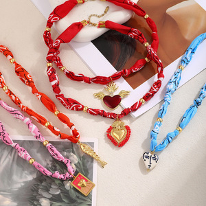Collier en tissu imprimé perlé de la série Cœur en cuivre Asu, best-seller – Collier polyvalent pour femme, idéal au quotidien et pour le sport - Product Image 3