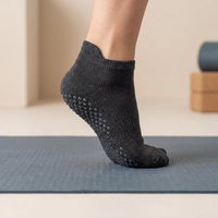 Chaussettes de Pilates ultra professionnelles avec grip en silicone sur toute la semelle |   Chaussettes de yoga en coton peigné haute densité 200N | Journal personnalisé...