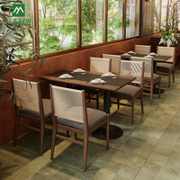 Ensemble de banquettes de restaurant en bois massif de style chinois moderne, durable et écologique, avec table et chaises pour usage commercial