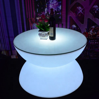 Table de jardin de luxe, chaise longue, table de bord de piscine