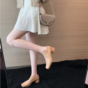 Elegantes Sandalias Planas de Ante Sintético Beige con Cierre de Banda Elástica, Punta Redonda, Cómodas para Usar en Todas las Estaciones - Product Image 1