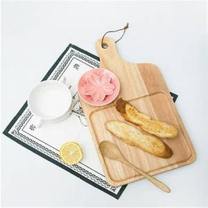 Superbe Planche en Bois de Style Japonais Écologique en Caoutchouc pour <span class=keywords><strong>Pizza</strong></span>, Steak, Plateau et Planche à Découper le Pain – Vente en Gros - Product Image 5