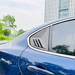 Autocollants de ventilation de fenêtre de voiture, texture carbone noir piano, adhésifs pour carrosserie, pour Alfa Romeo Giulia 2015+ - Product Image 3