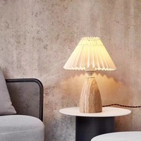 Lampe de table décorative de style américain vintage avec travertin jaune, idéale pour les tables de chevet, les bureaux ou les chambres parentales