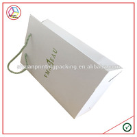 Logo de luxe en gros maquillage fourre-tout cosmétiques papier Shopping emballage cadeau sac Kraft paquet cadeau sacs d'épicerie tissu sac réutilisable avec remise