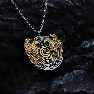 Collar Vikingo Triangular Sólido 2026, Colgante Nórdico de <span class=keywords><strong>Cuervo</strong></span> de Doble Cara en Acero Inoxidable para Hombre - Product Image 4