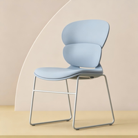 Chaise ergonomique à double dossier en éponge douce, couleur claire, en stock, pour l'apprentissage et les espaces de loisirs intérieurs