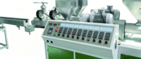 Machine extrudeuse de rotin plastique PP, simple, rapport L/D 30:1, 50 tr/min, options simple/multicolore pour des profilés en osier synthétique durable
