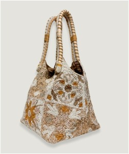 Sac à main de luxe au design unique, brodé de perles, fait main, pour femmes, idéal pour les mariages et les festivals, disponible à la vente - Product Image 5